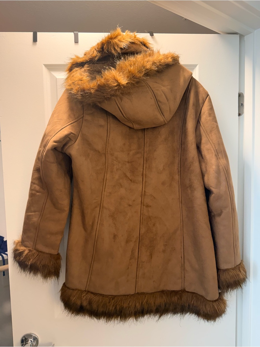 Women's Brown Faux-Suede Trench Coat with Fur Trim - Picture 4 of 7